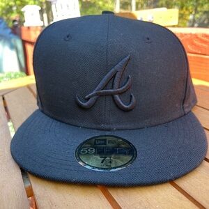 New Era ATLANTA BRAVES baseball cap.